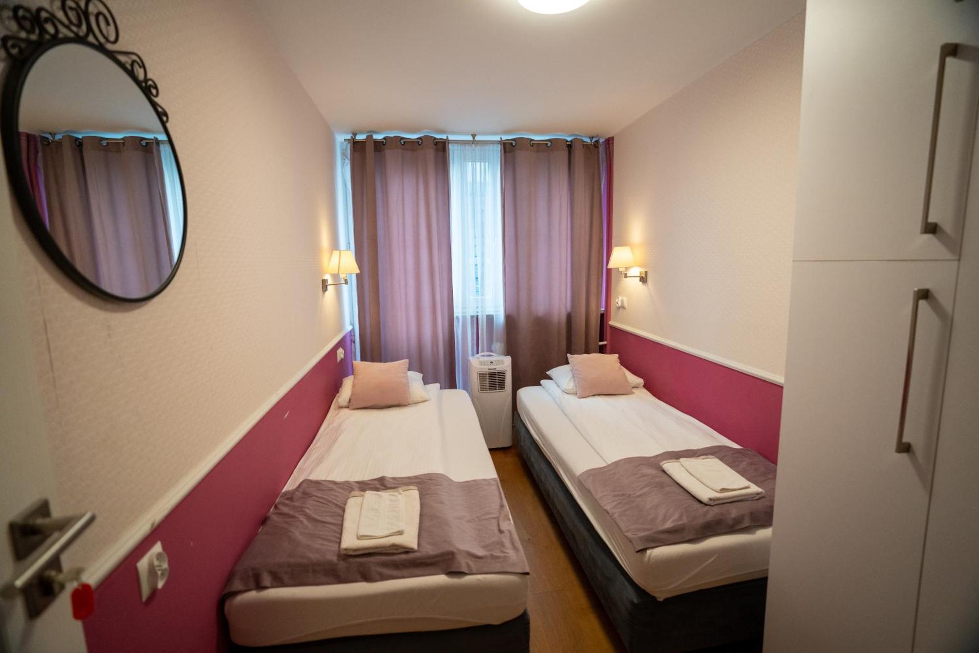 Apartament Hotel Grzybowska 9 Varsavia Esterno foto