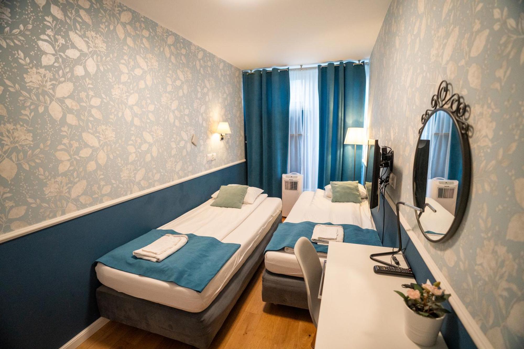 Apartament Hotel Grzybowska 9 Varsavia Esterno foto