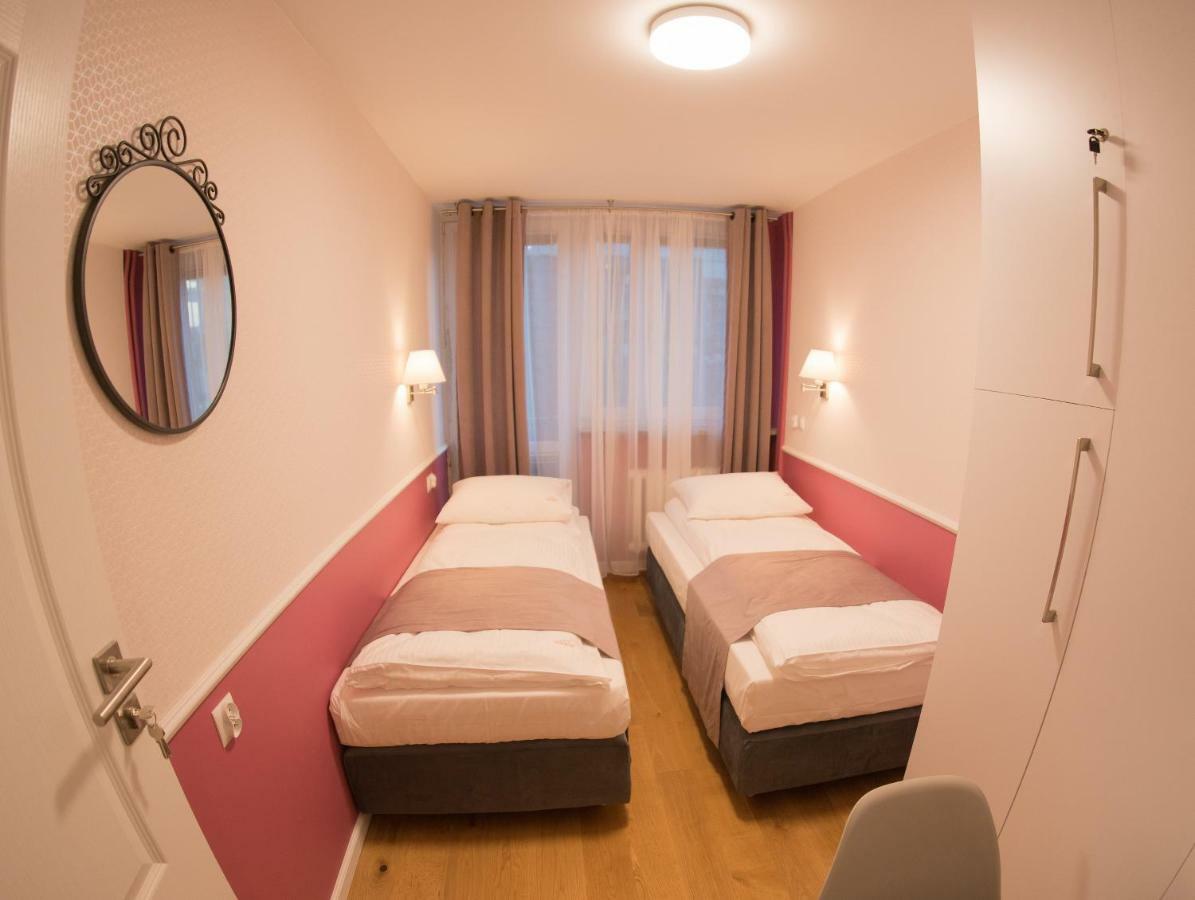 Apartament Hotel Grzybowska 9 Varsavia Esterno foto