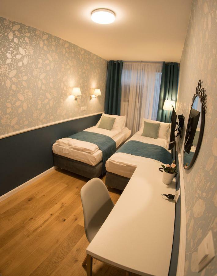 Apartament Hotel Grzybowska 9 Varsavia Esterno foto